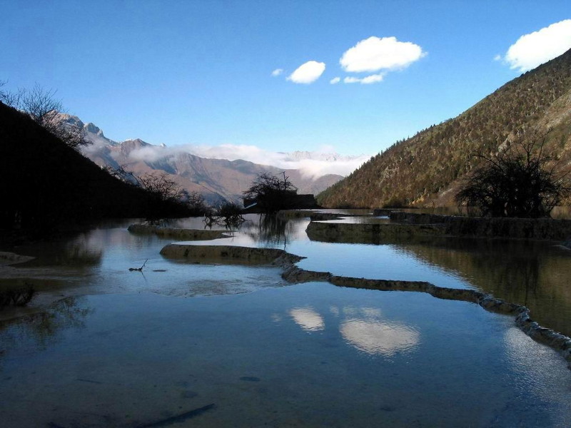 Известняковые бассейны Хуанлун в Китае